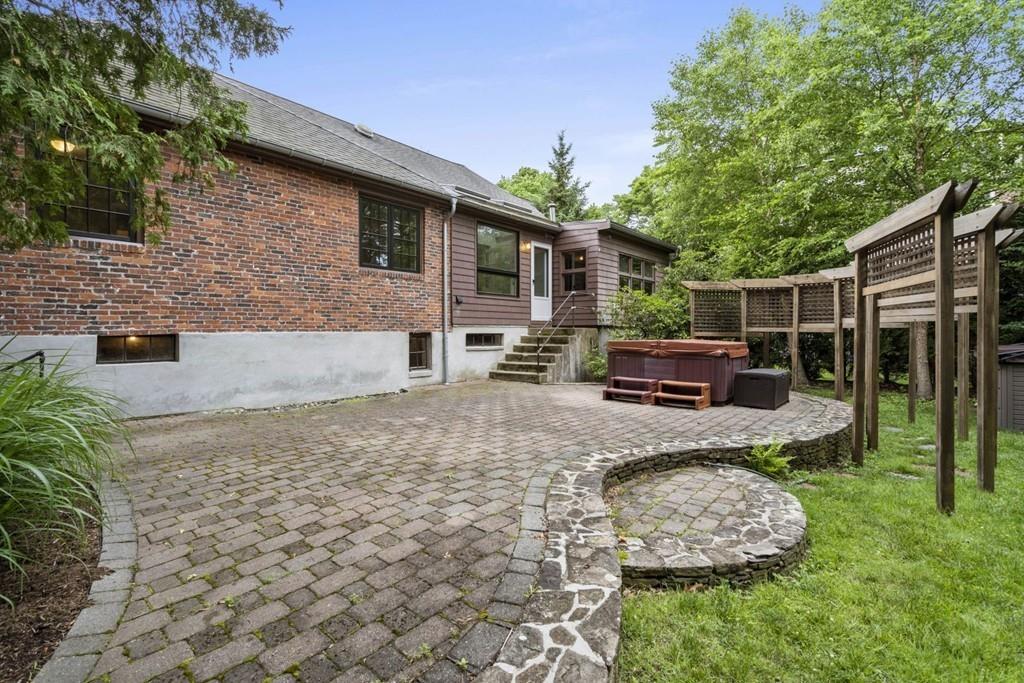30 Glendale Road Newton, MA 02459 - Photo 4 of 18