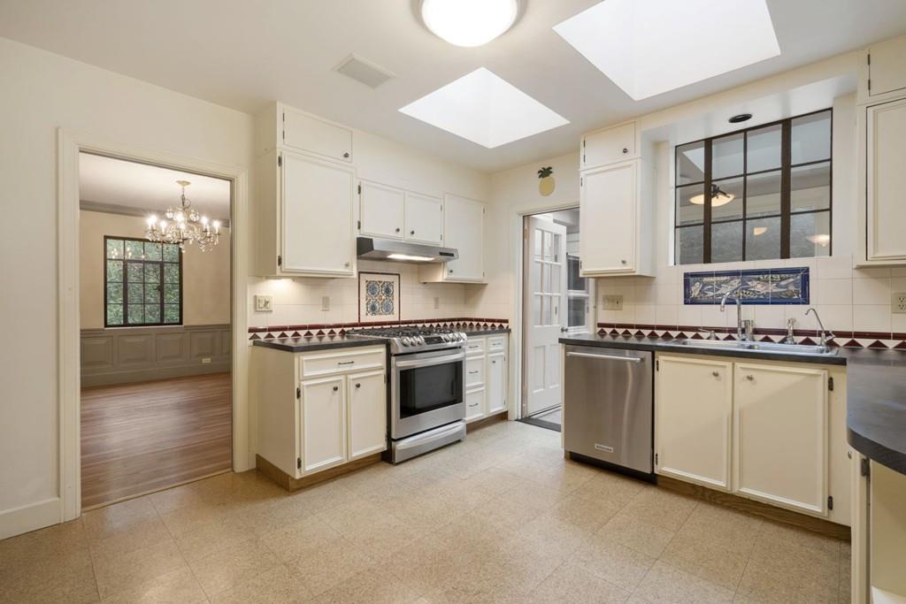 30 Glendale Road Newton, MA 02459 - Photo 10 of 18