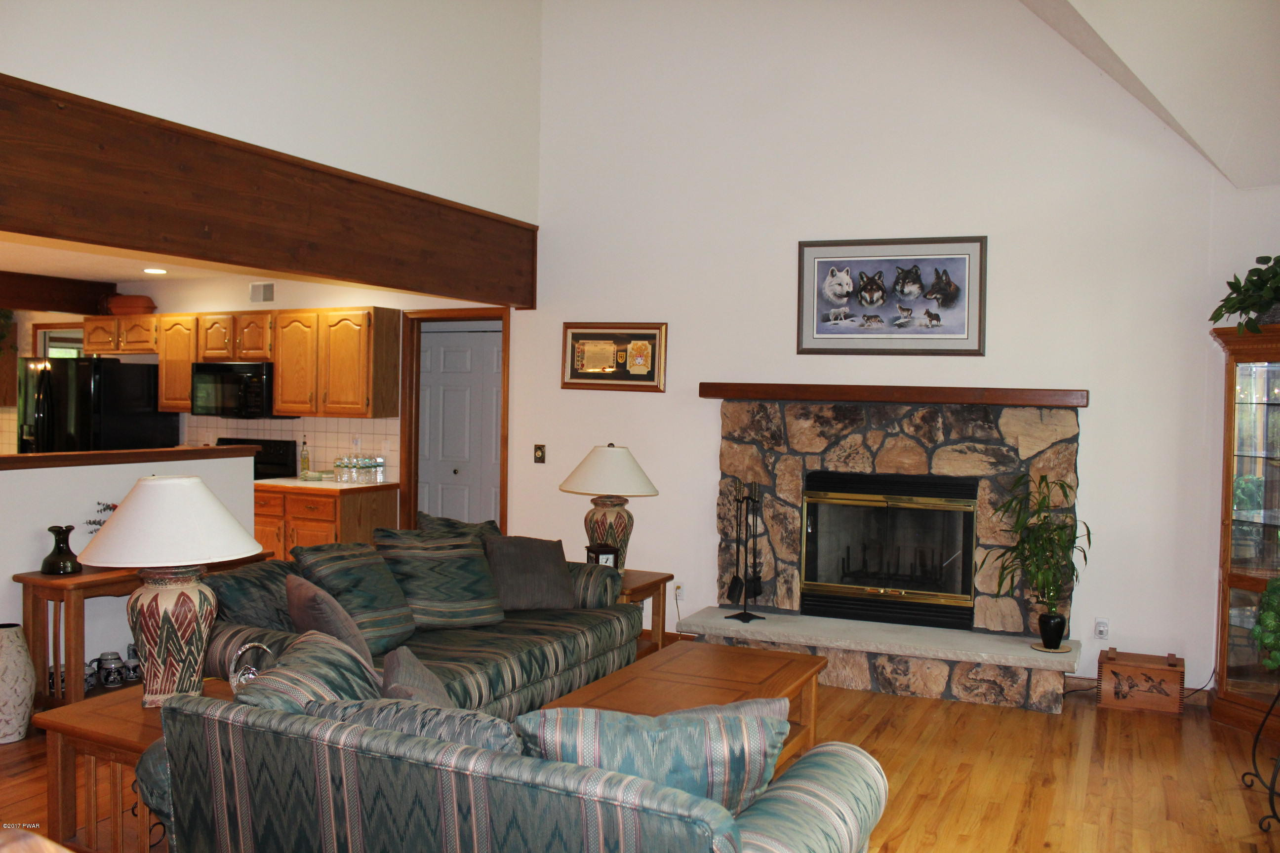 219 Maple Ridge Drive Hawley, PA 18428 - Photo 4 of 27 LIVING ROOM