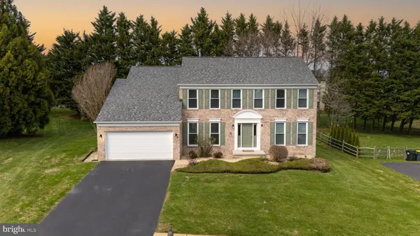 $695,000 | 33 Hummingbird Lane, Newark, DE 19711