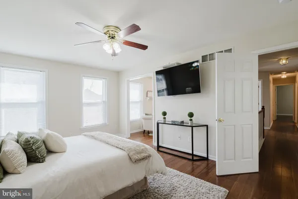 $695,000 | 33 Hummingbird Lane, Newark, DE 19711