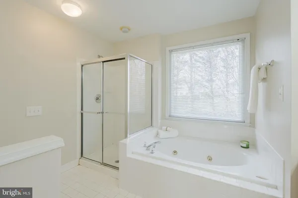 $695,000 | 33 Hummingbird Lane, Newark, DE 19711