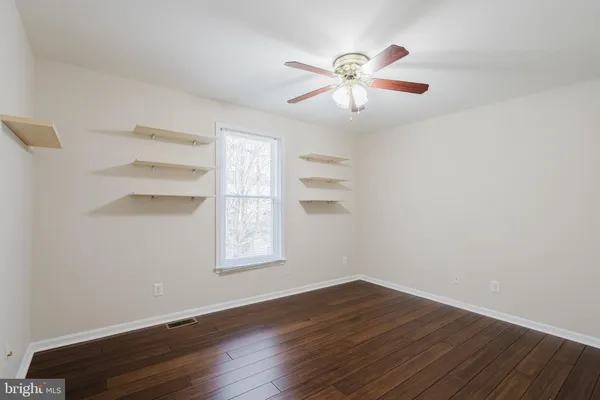 $695,000 | 33 Hummingbird Lane, Newark, DE 19711