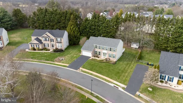 $695,000 | 33 Hummingbird Lane, Newark, DE 19711