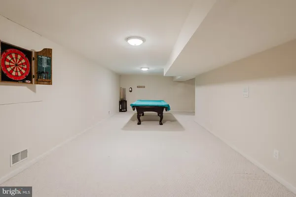 $695,000 | 33 Hummingbird Lane, Newark, DE 19711