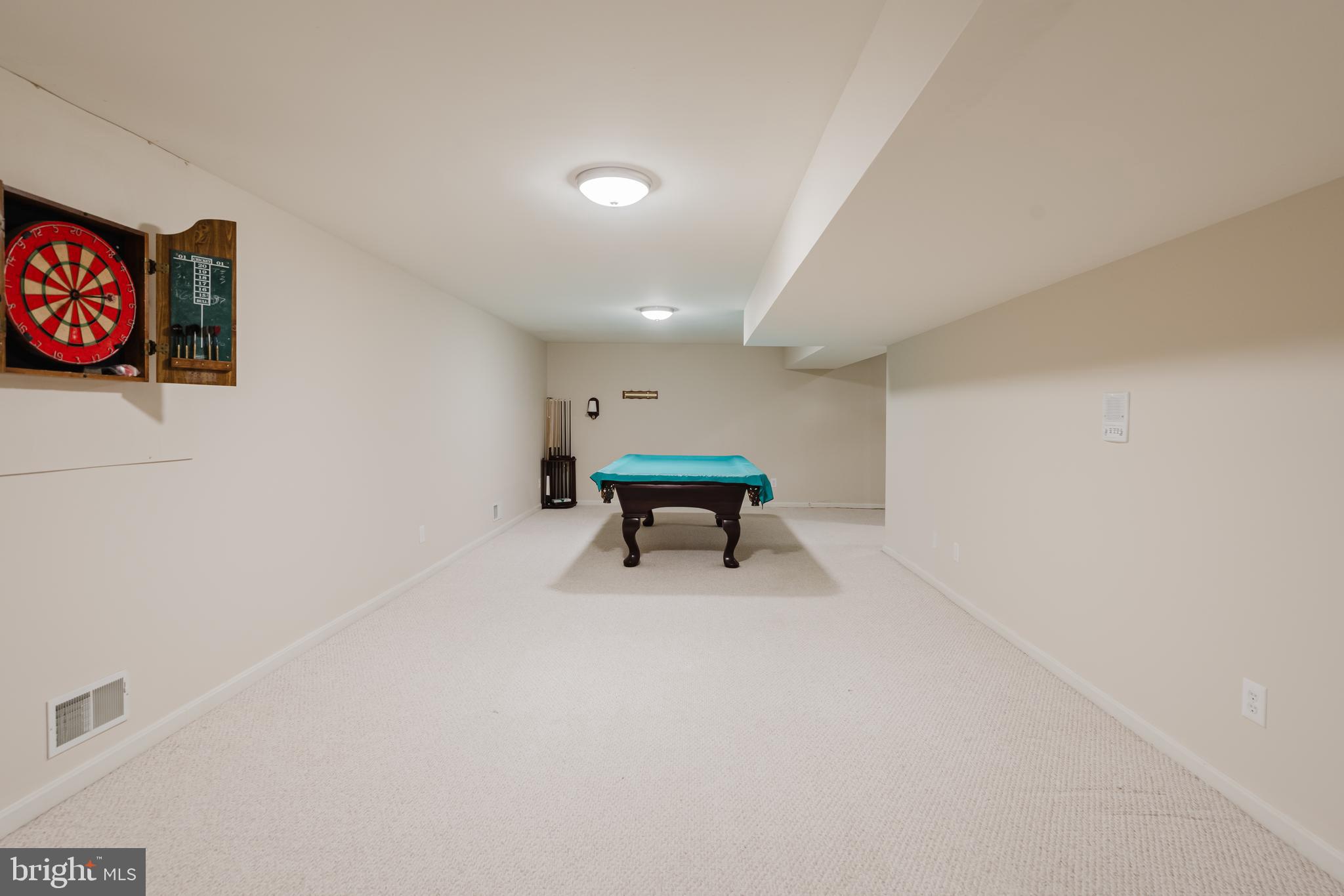 33 Hummingbird Lane Newark, DE 19711 - Photo 44 of 61 a room with furniture and a wall painting