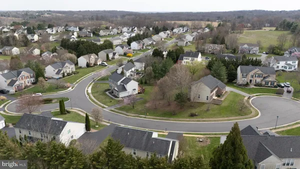 $695,000 | 33 Hummingbird Lane, Newark, DE 19711