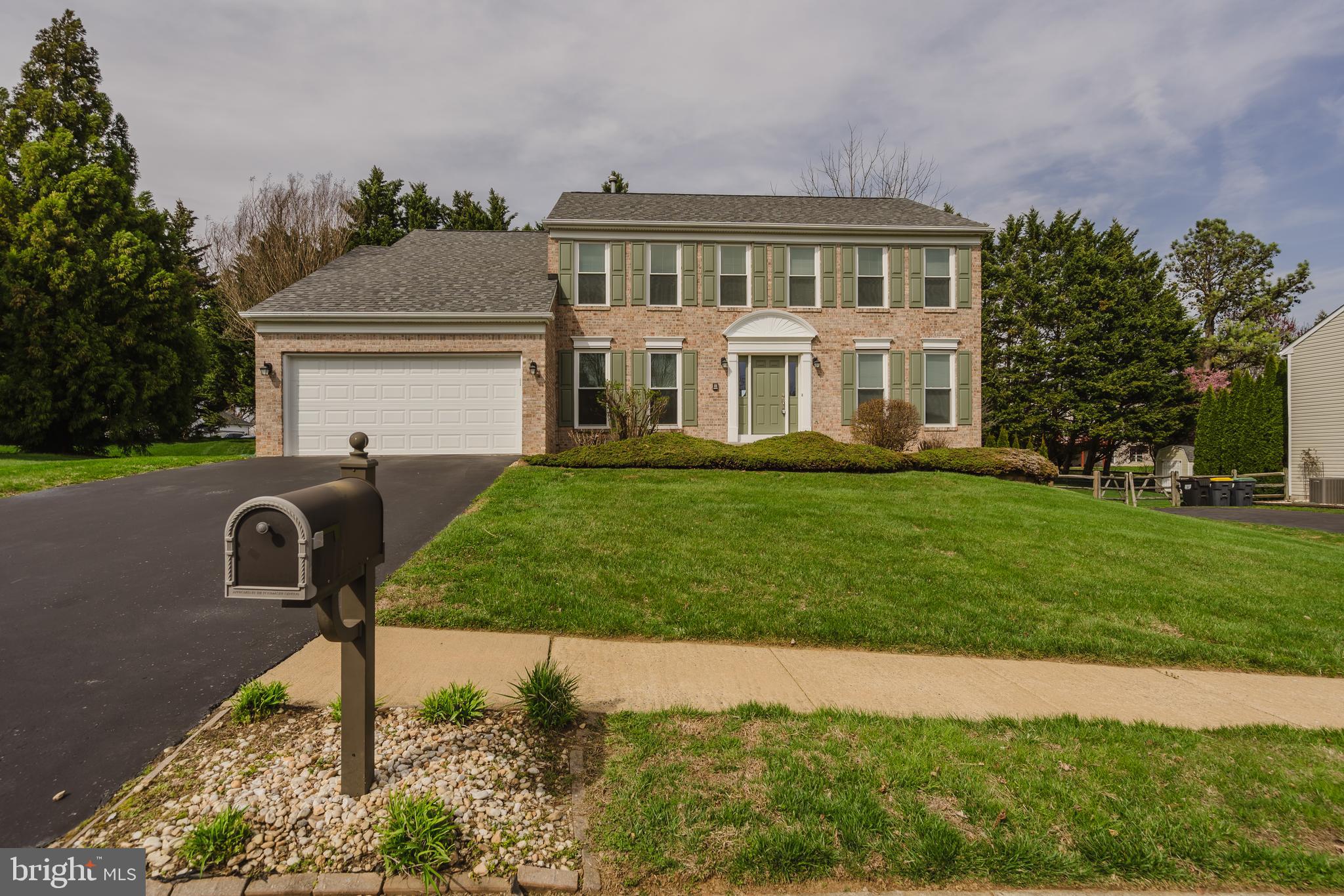 33 Hummingbird Lane Newark, DE 19711 - Photo 52 of 61 a front view of a house with garden