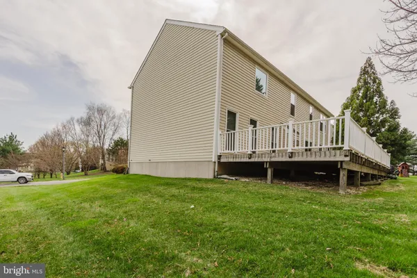 $695,000 | 33 Hummingbird Lane, Newark, DE 19711