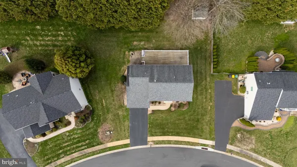 $695,000 | 33 Hummingbird Lane, Newark, DE 19711