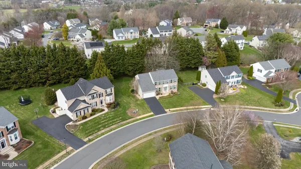 $695,000 | 33 Hummingbird Lane, Newark, DE 19711