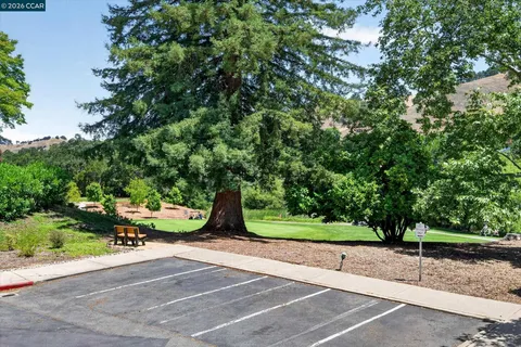 $578,800 | 3410 Tice Creek Drive, Unit 2, Walnut Creek, CA 94595