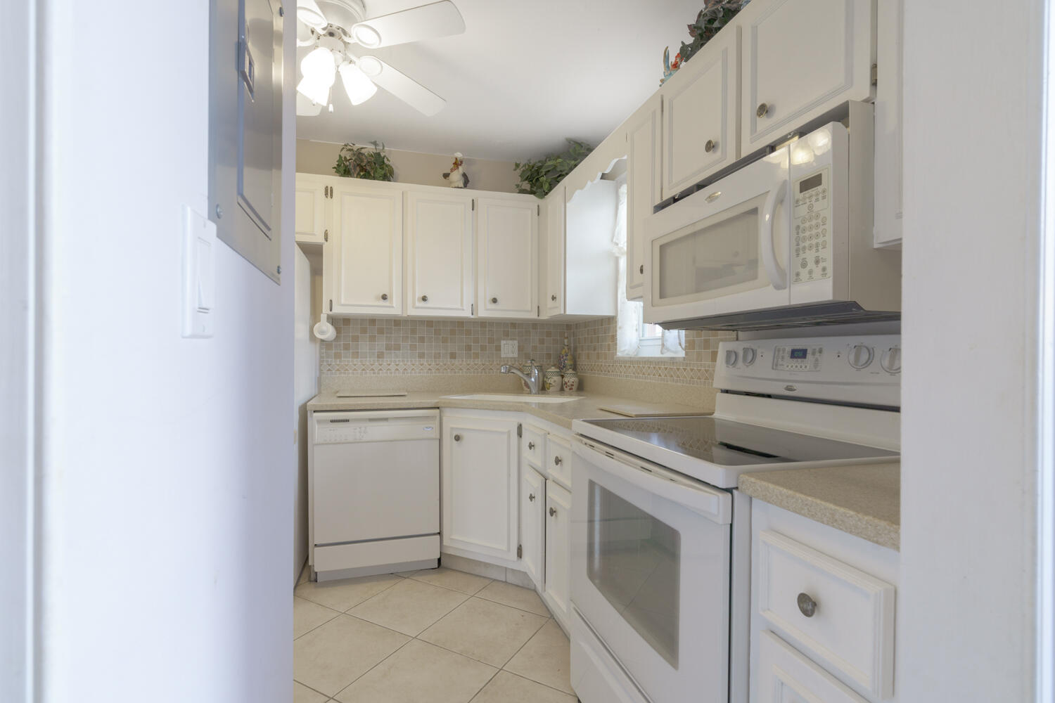 1953 Southwest Palm City Road, Unit 27A Stuart, FL 34994 - Photo 7 of 21 Kitchen