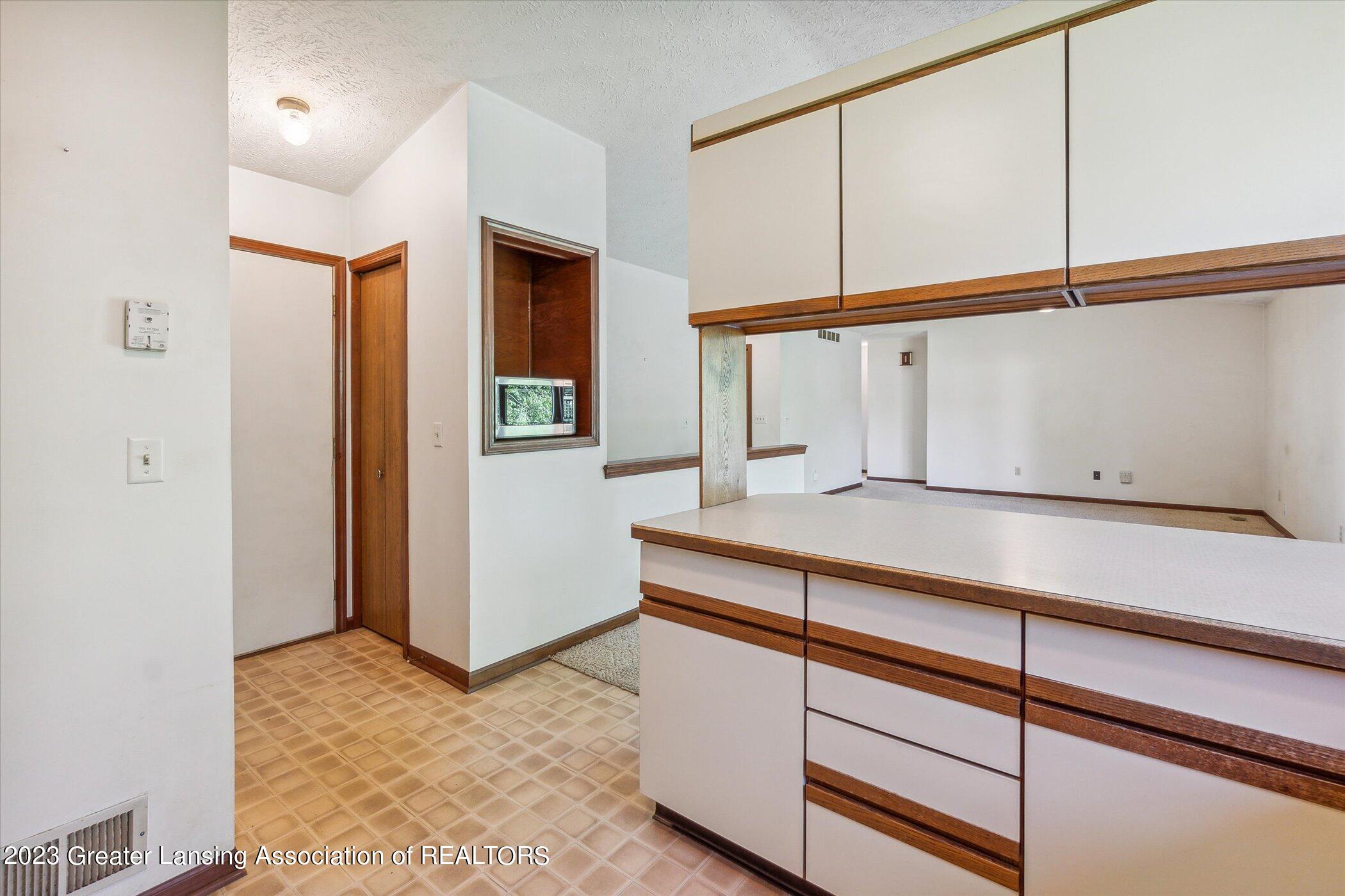 360 Tanbark Drive Dimondale, MI 48821 - Photo 12 of 41 13-360-Tanbark-Dr-Dimondale-MI-48821-Win
