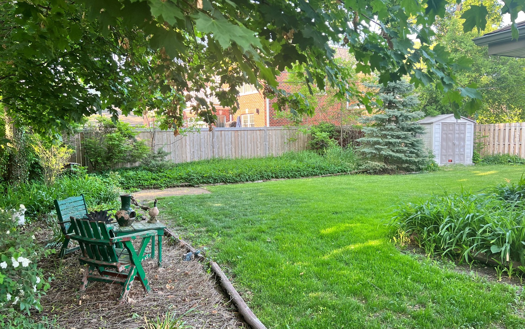 910 Glenview Road Glenview, IL 60025 - Photo 2 of 2 a view of yard with green space