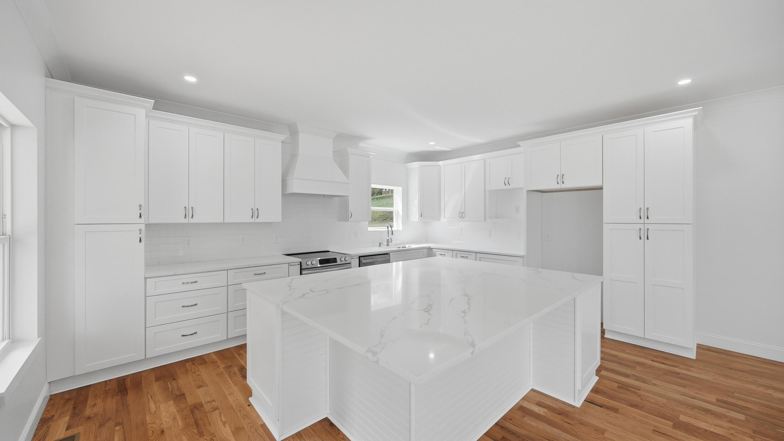 930 Lullwater Road Red Bank, TN 37405 - Photo 2 of 54 930 lullwater rd-12