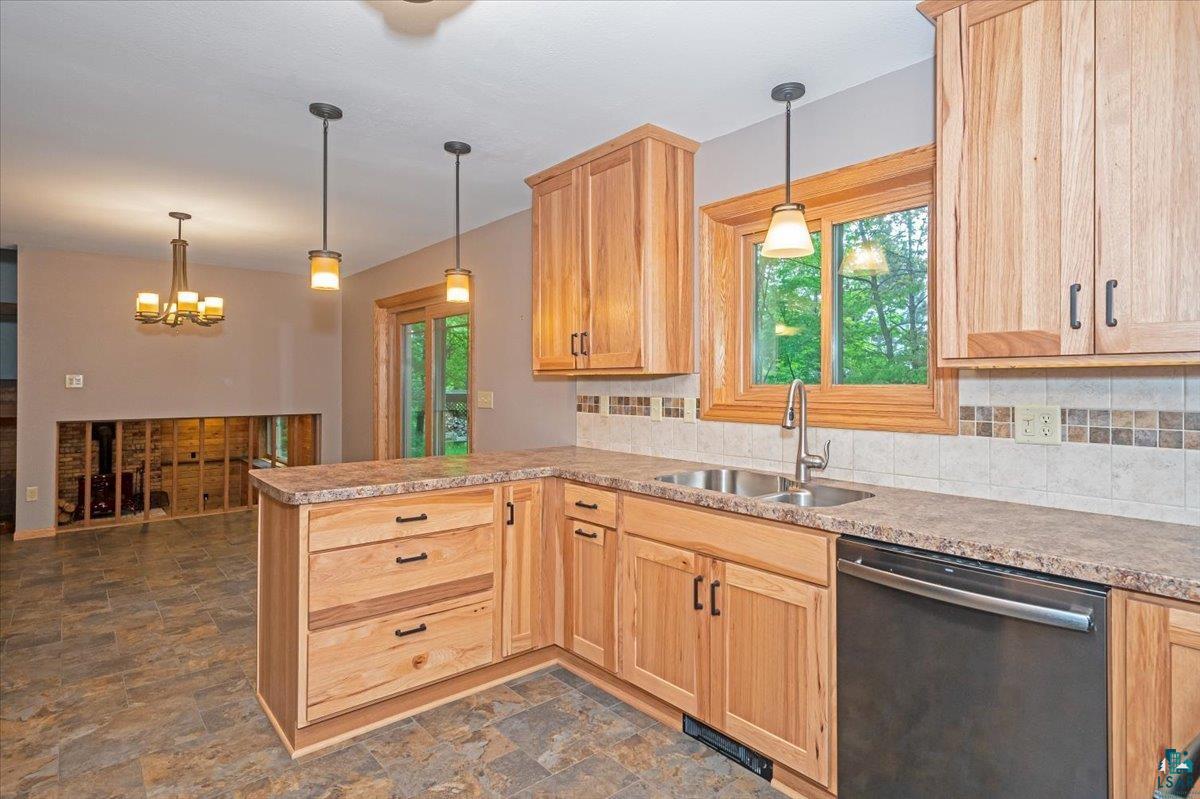 420 Hartley Lane Duluth, MN 55803 - Photo 11 of 29