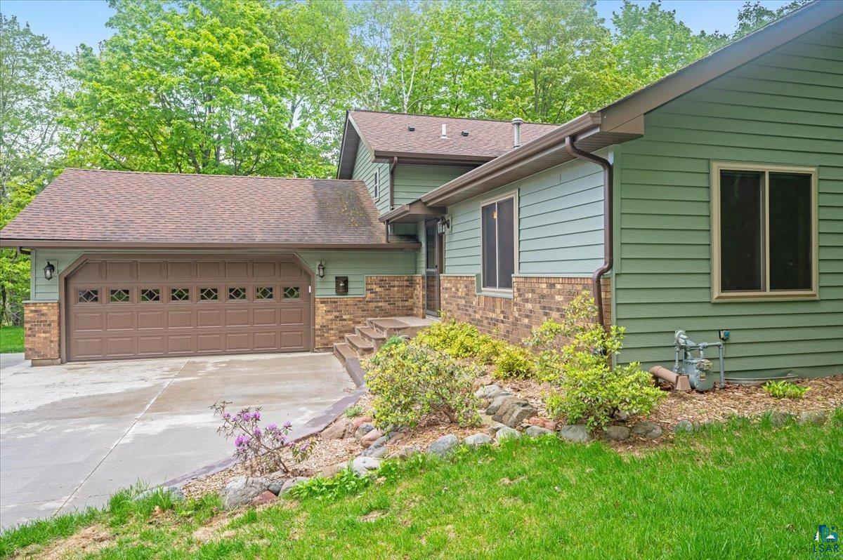 420 Hartley Lane Duluth, MN 55803 - Photo 3 of 29