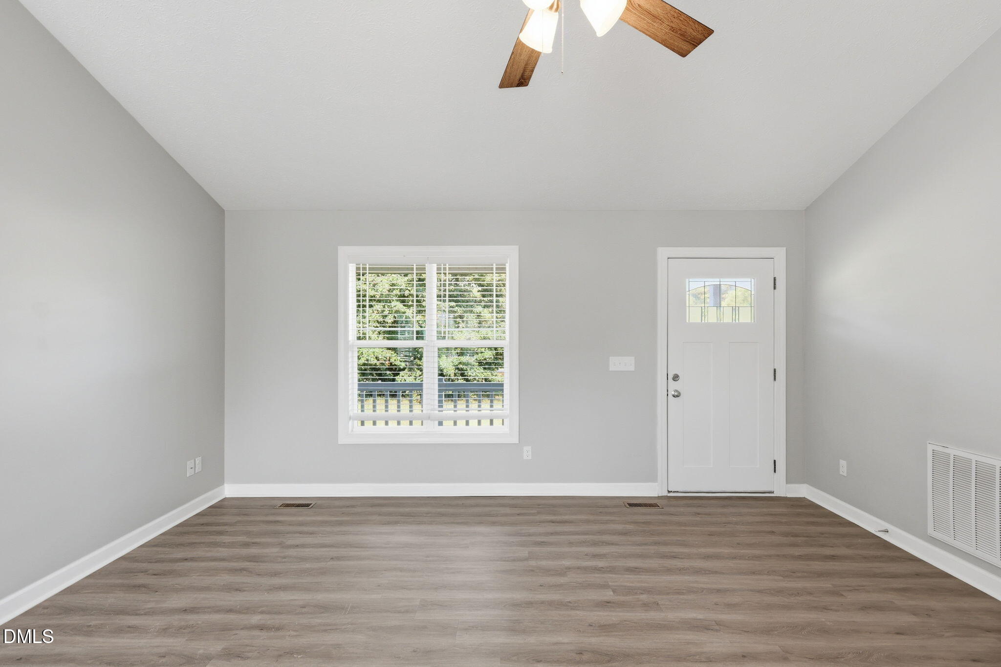 140 Trail Ridge Drive Benson, NC 27504 - Photo 3 of 28