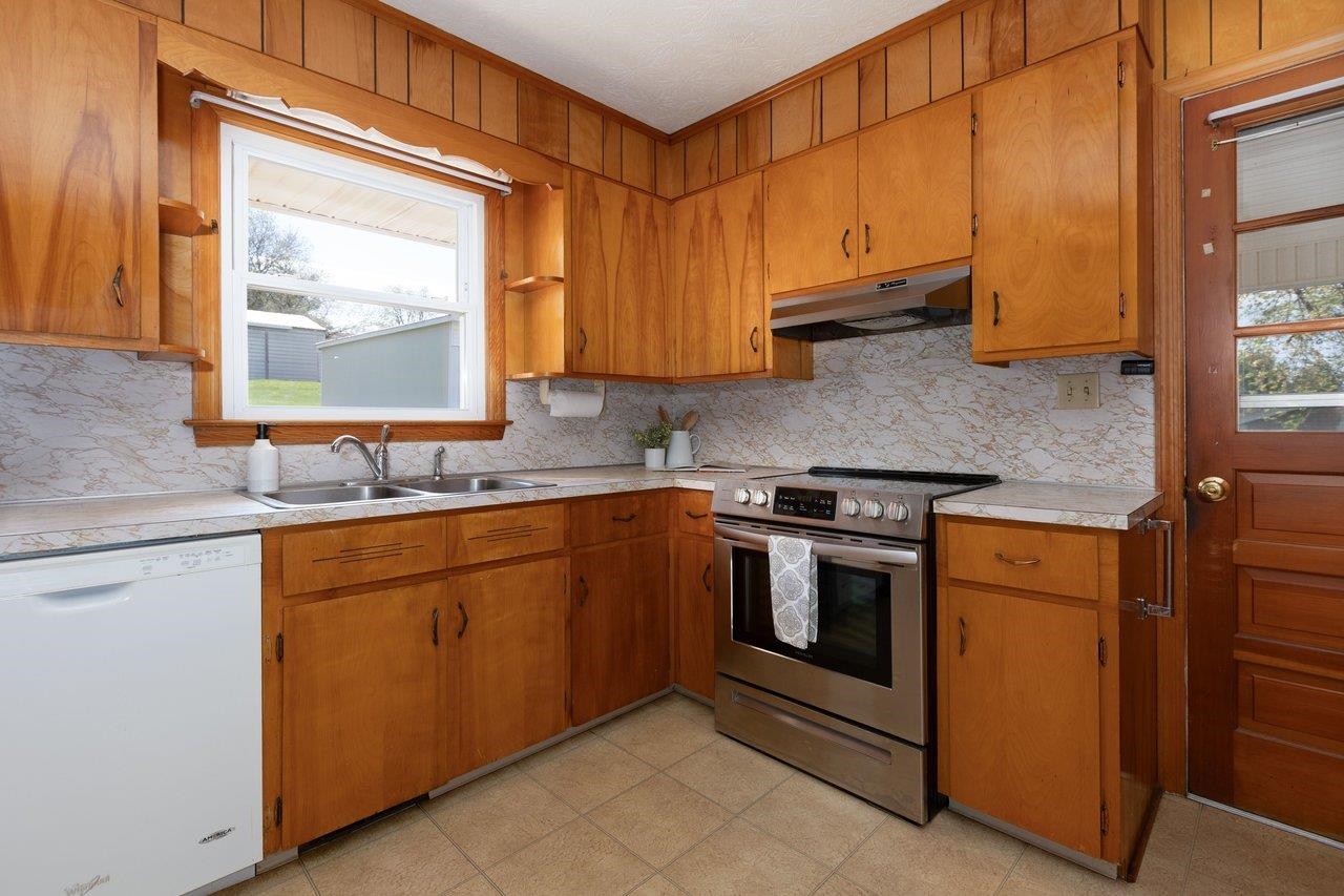 947 Greendale Road Harrisonburg, VA 22801 - Photo 10 of 54