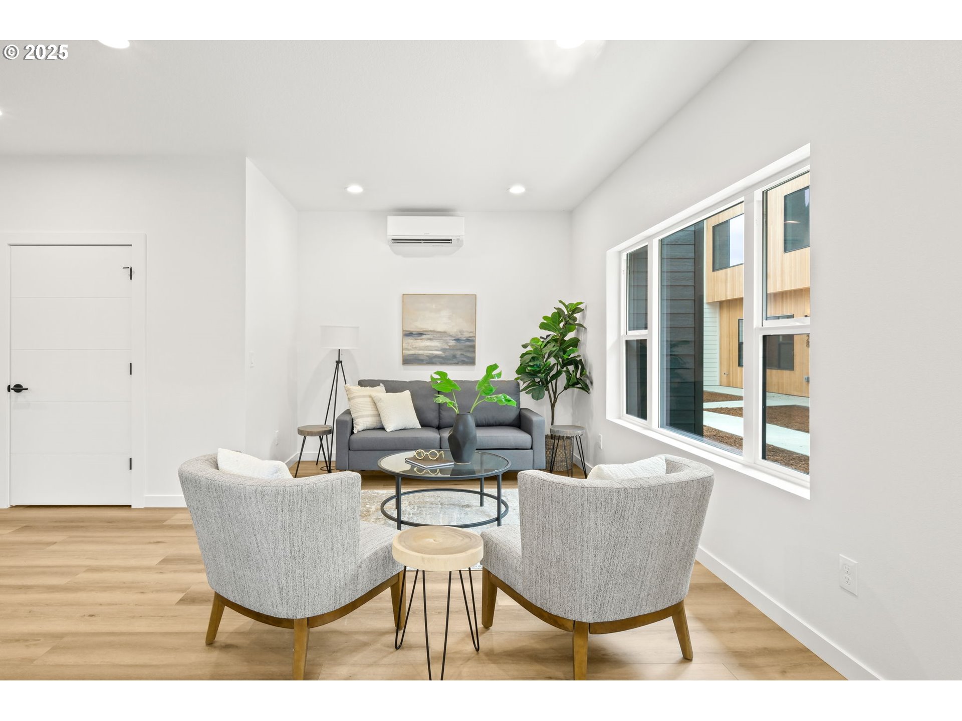 3528 Northeast 44th Avenue Portland, OR 97213 - Photo 4 of 33