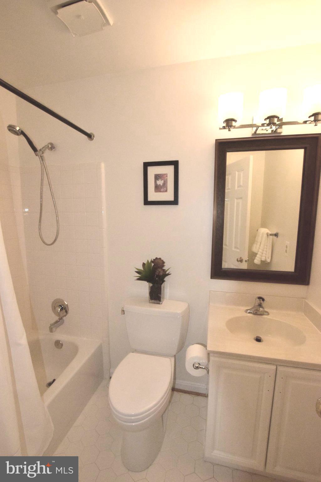 8581 Raglan Road Vienna, VA 22182 - Photo 21 of 30 Gallery Image 21