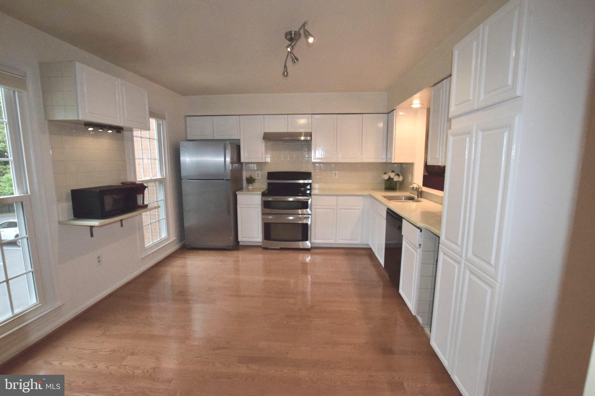 8581 Raglan Road Vienna, VA 22182 - Photo 5 of 30 Gallery Image 5