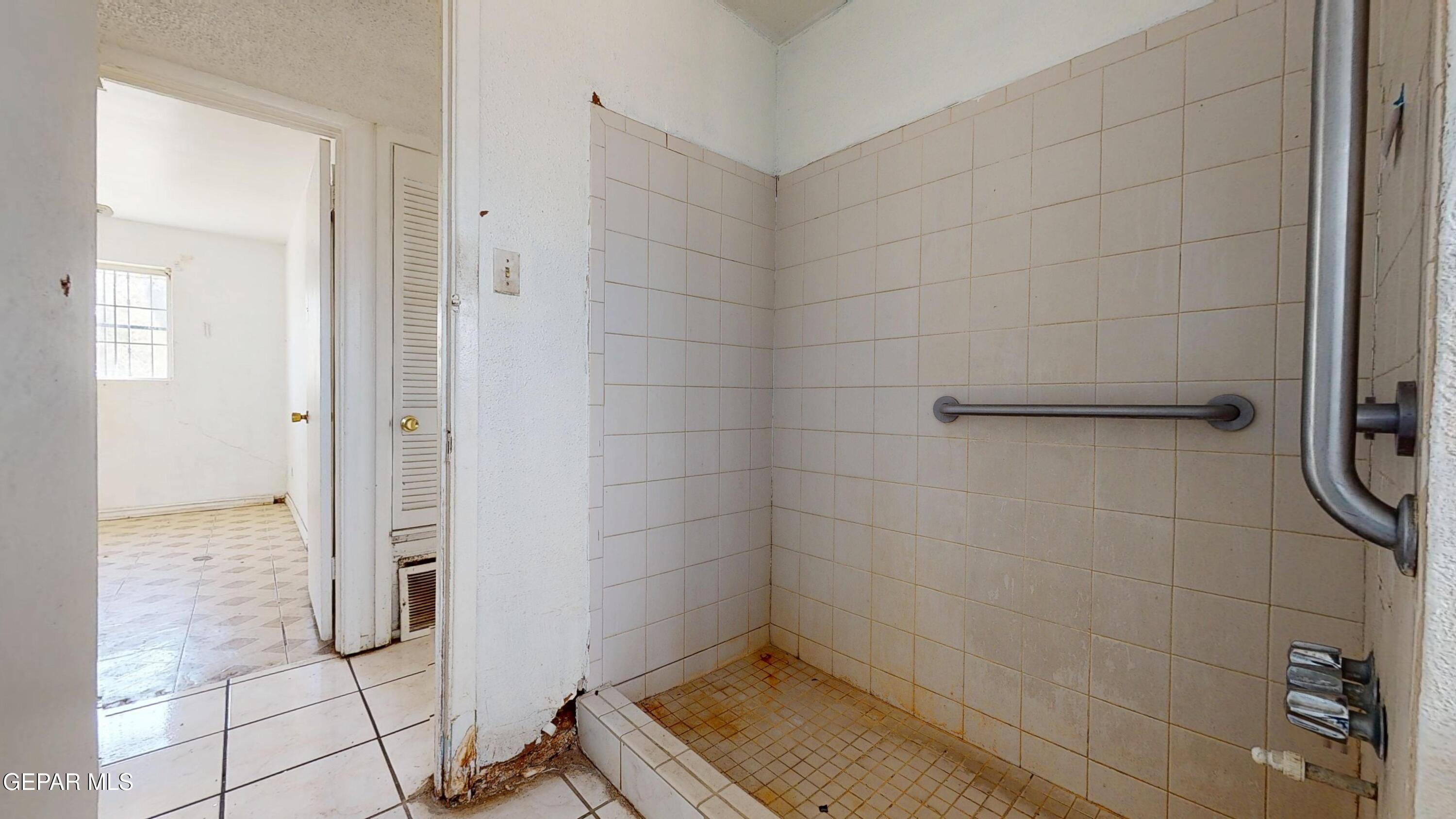 135 Baywood Road El Paso, TX 79915 - Photo 16 of 43