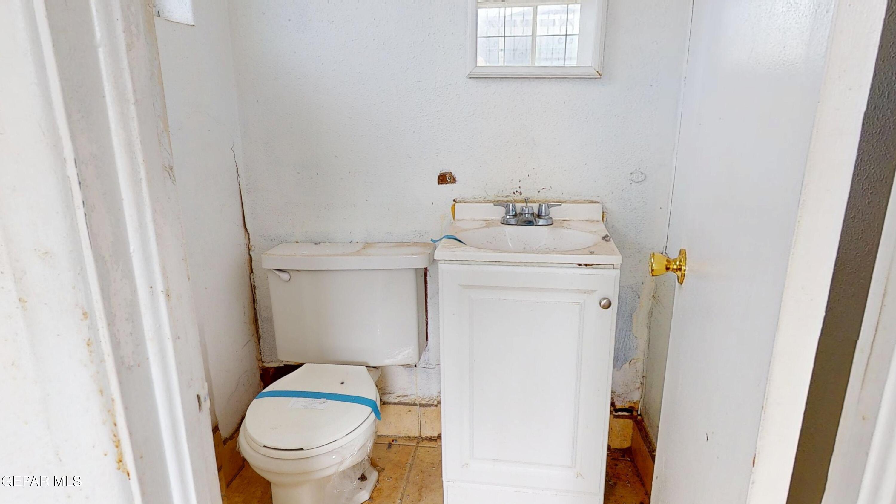 135 Baywood Road El Paso, TX 79915 - Photo 18 of 43 a bathroom with a sink toilet and a window