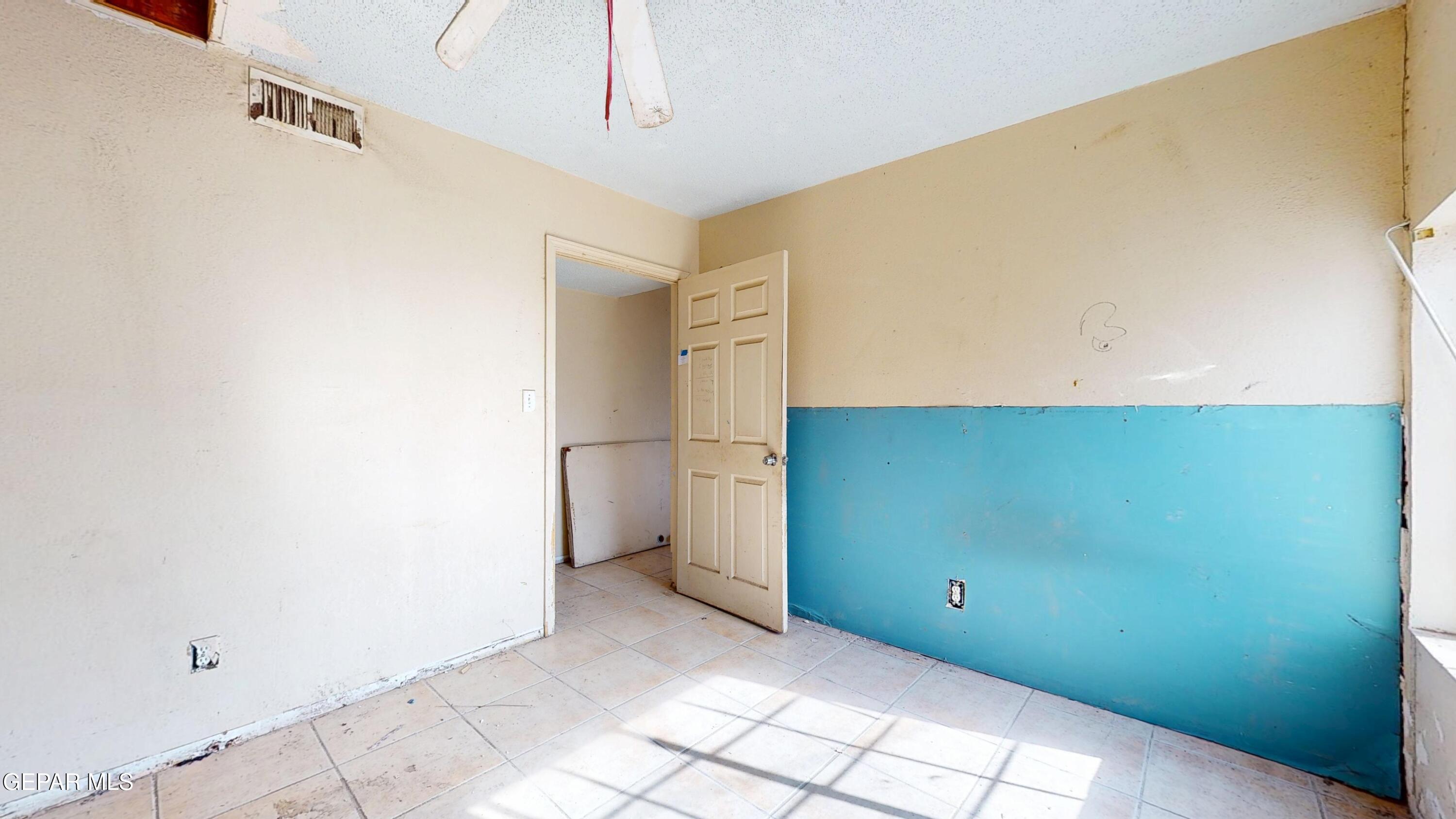 135 Baywood Road El Paso, TX 79915 - Photo 35 of 43 a view of a garage