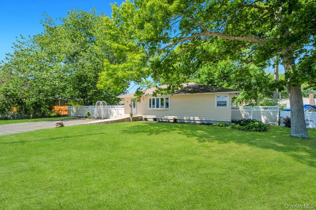 34 Windus Road Shirley, NY 11967 - Photo 3 of 32