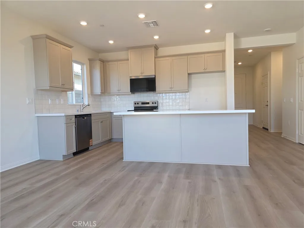 9635 Storksbill Way Riverside, CA 92508 - Photo 3 of 12