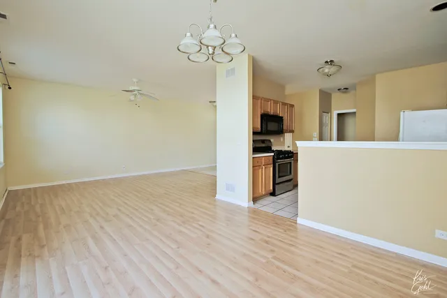 $2,450 | 2806 Falling Waters Lane, Unit 2806, Lindenhurst, IL 60046