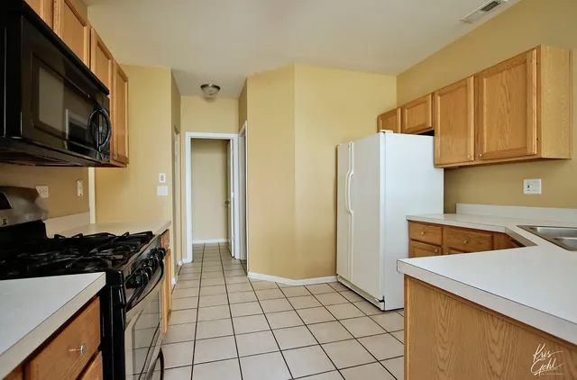 $2,450 | 2806 Falling Waters Lane, Unit 2806, Lindenhurst, IL 60046