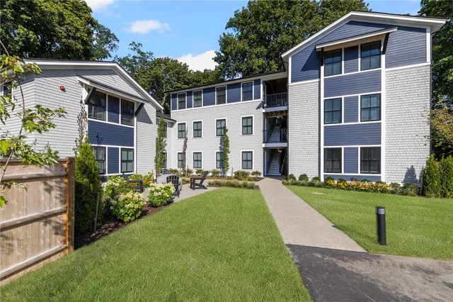 $389,900 | 32 Exchange Street, Unit 204, East Greenwich, RI 02818