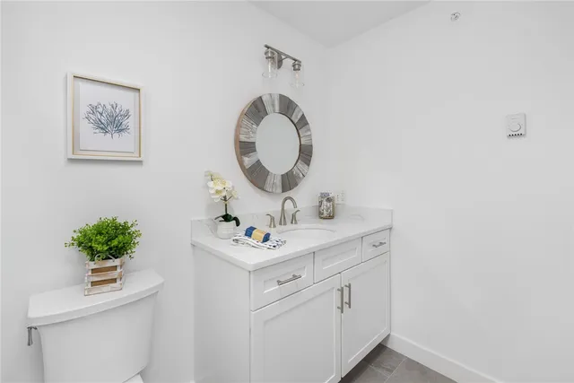 $389,900 | 32 Exchange Street, Unit 204, East Greenwich, RI 02818