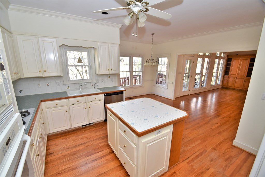 525 Holley Lake Road Aiken, SC 29803 - Photo 9 of 42