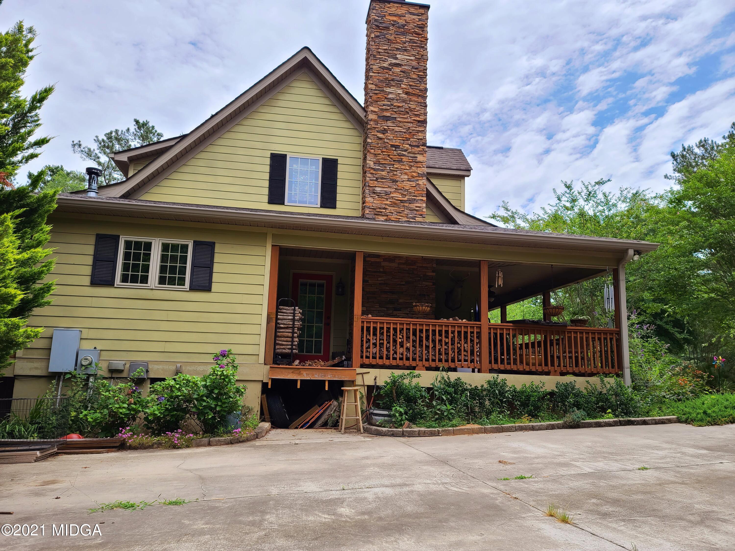 464 Loblolly Lane Macon, GA 31220 - Photo 3 of 48 a front view of a house with a garden
