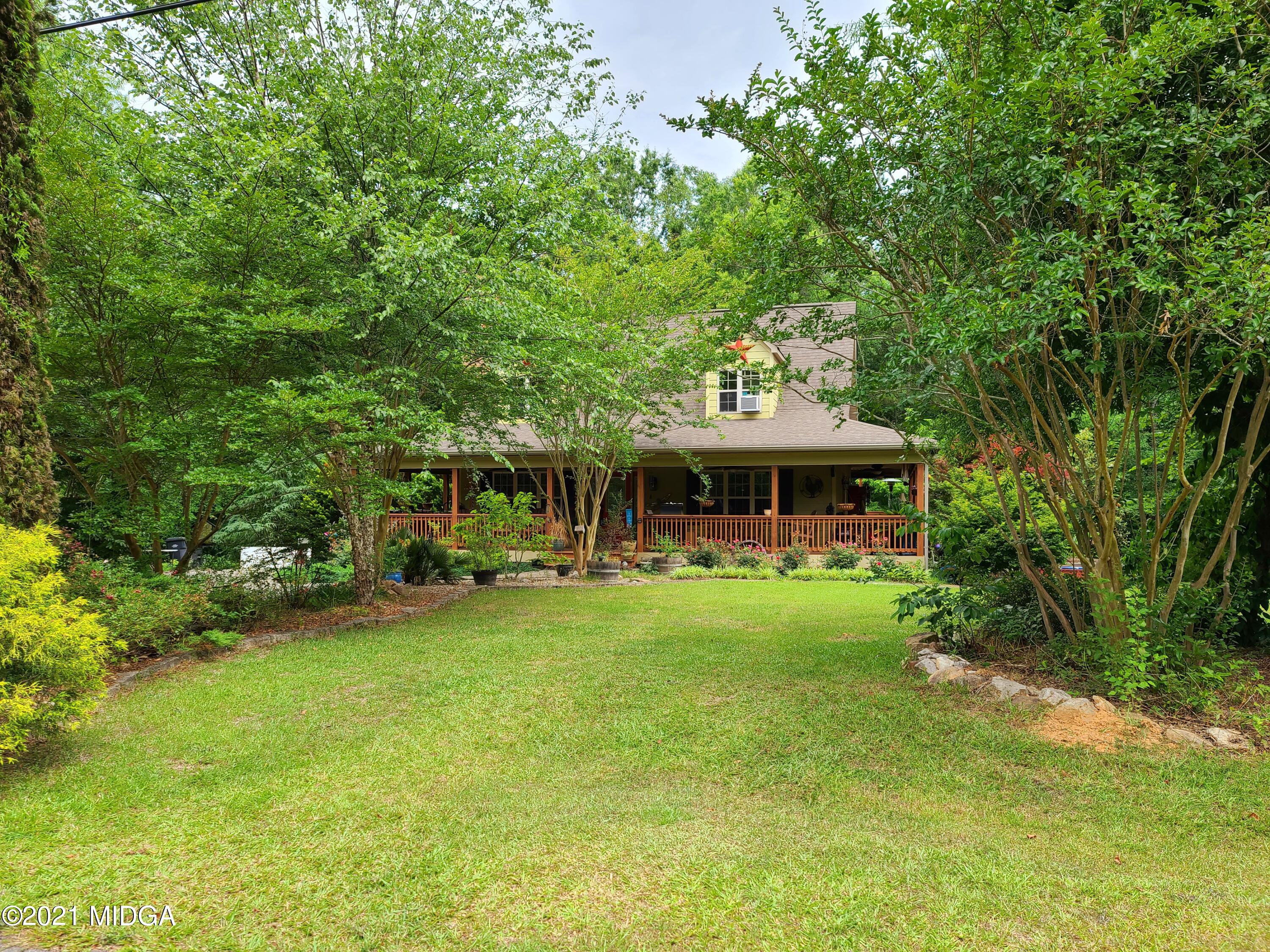 464 Loblolly Lane Macon, GA 31220 - Photo 43 of 48 a backyard of a house with table and chairs