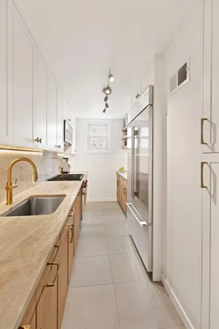 $1,495,000 | 501 East 79th Street, Unit 14E | Upper East Side