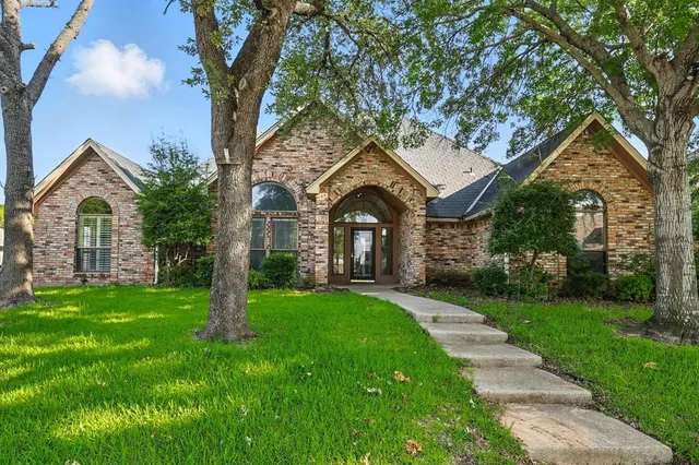 $395,000 | 709 Trail Lake Drive, Euless, TX 76039