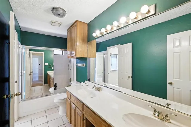 $395,000 | 709 Trail Lake Drive, Euless, TX 76039