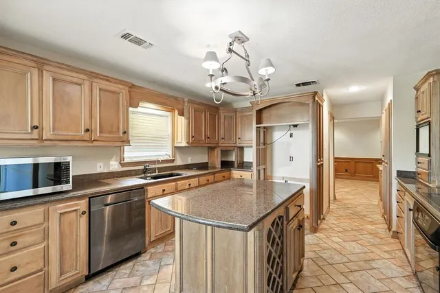 $395,000 | 709 Trail Lake Drive, Euless, TX 76039