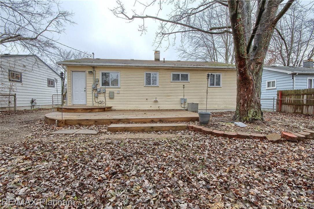 1288 Fall River Road Ypsilanti, MI 48198 - Photo 20 of 26 REAR VIEW