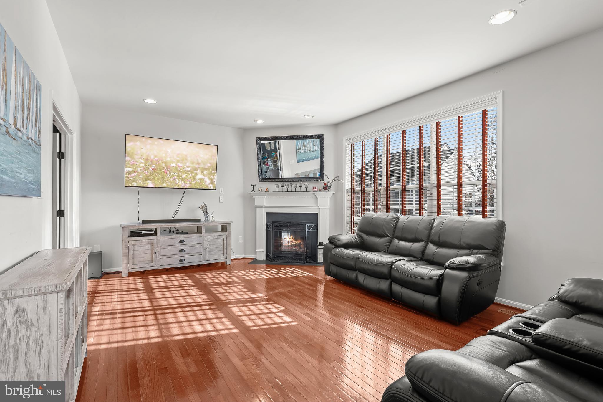 2028 Willowcrest Circle Baltimore, MD 21209 - Photo 16 of 53 Family Room