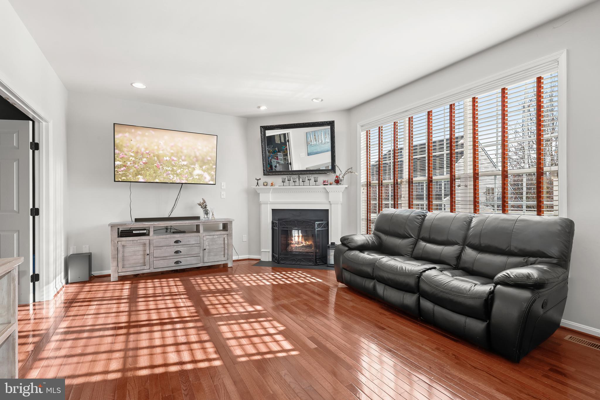 2028 Willowcrest Circle Baltimore, MD 21209 - Photo 18 of 53 Family Room