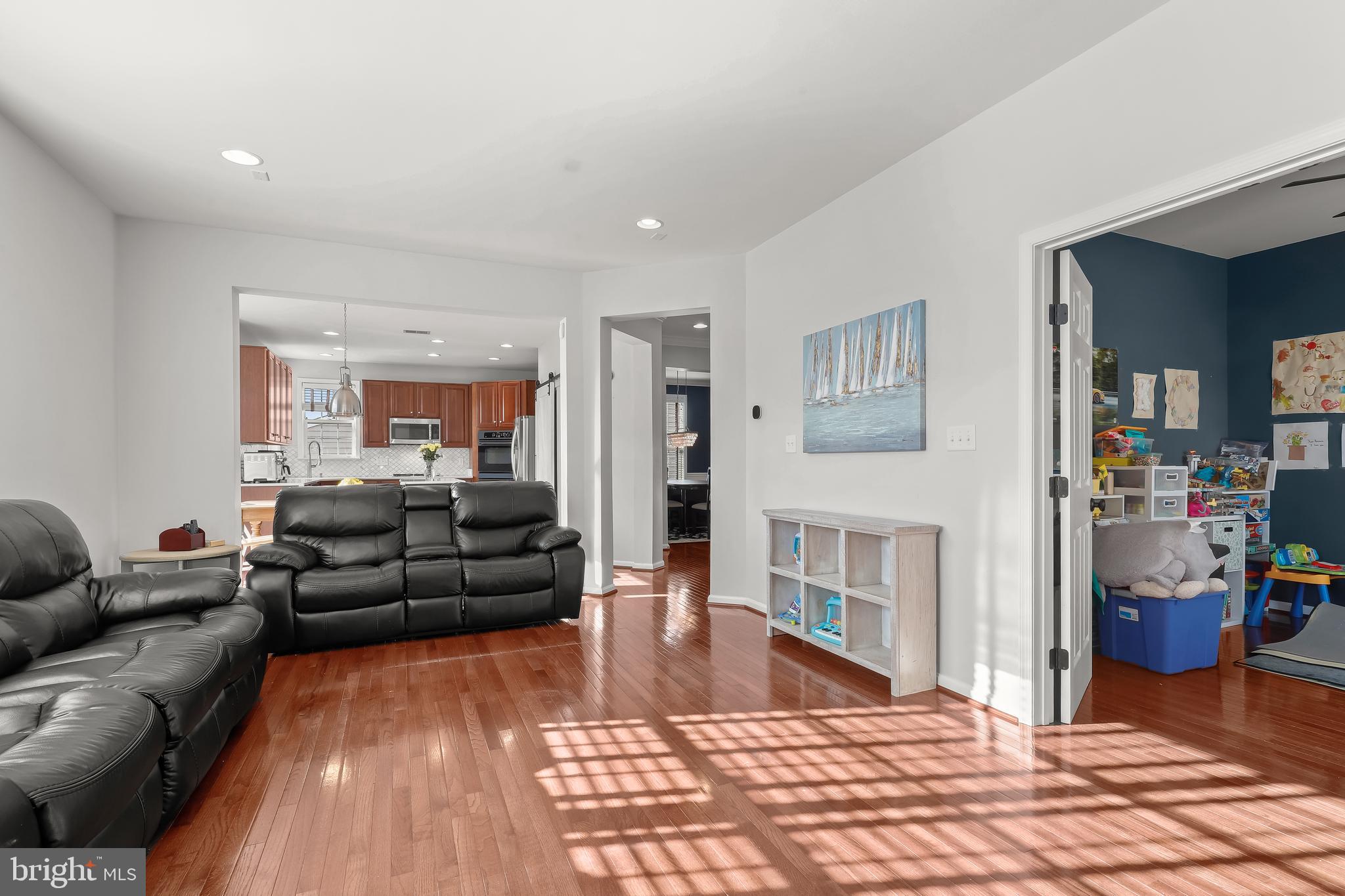 2028 Willowcrest Circle Baltimore, MD 21209 - Photo 19 of 53 Family Room