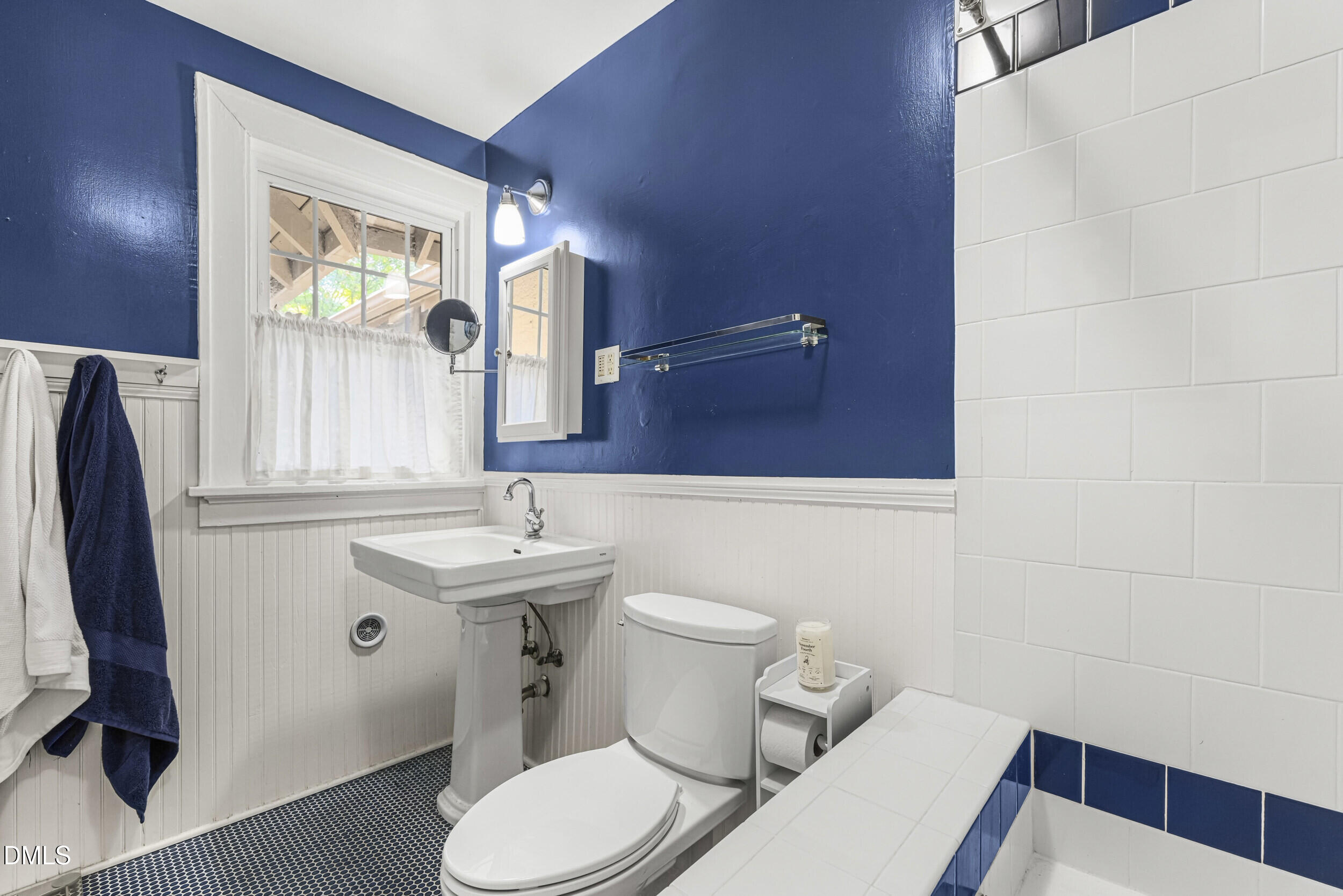 132 Woodburn Road Raleigh, NC 27605 - Photo 41 of 67 30b - 2nd Floor Bath