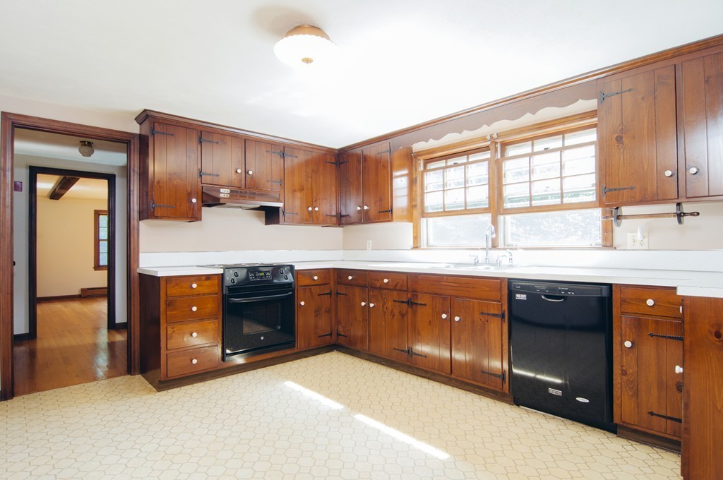 69 Ortins Road Hamilton, MA 01982 - Photo 4 of 21