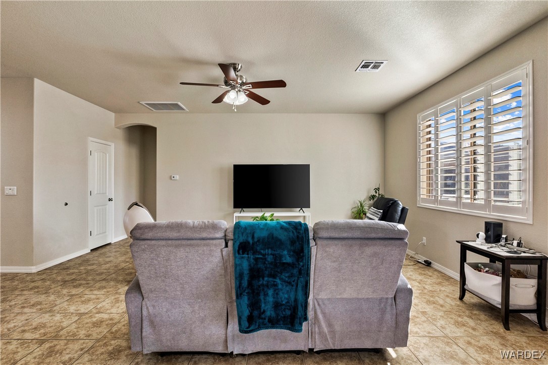 3298 Motherload Road Kingman, AZ 86401 - Photo 27 of 67 Living Room